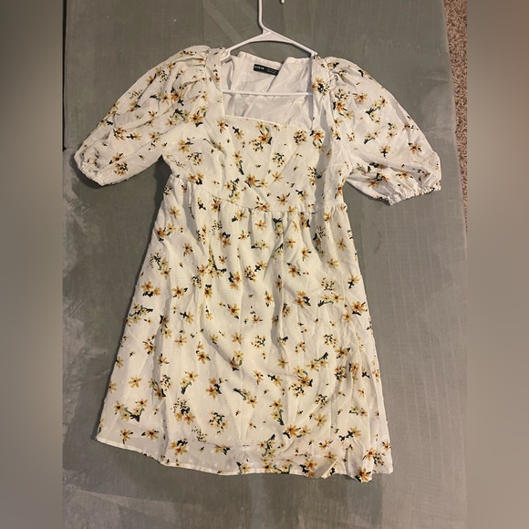 Shein white baby doll dress - Picture 2 of 2